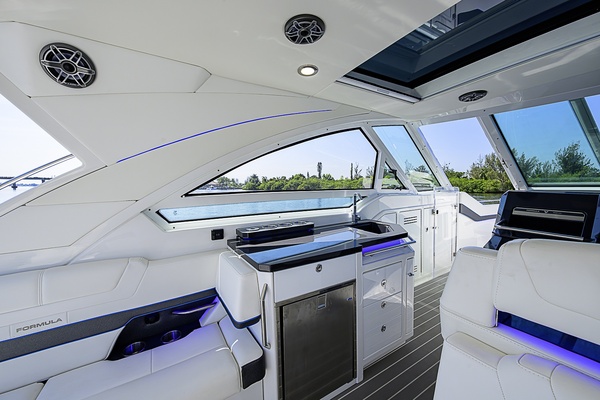 Out of the Blue 40ft Formula Yacht For Sale