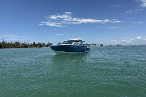 40-ft-Formula-2024-400 Super Sport Crossover-Out of the Blue Cape Coral Florida United States  yacht for sale