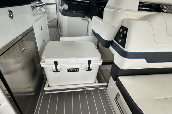 Out of the Blue 40ft Formula Yacht For Sale