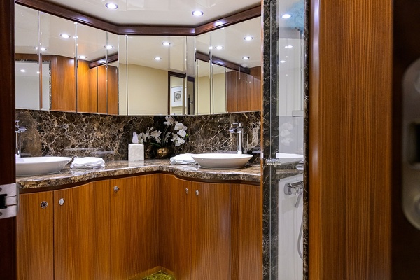ESCAPE 72ft Ocean Alexander Yacht For Sale