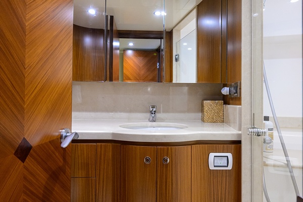 ESCAPE 72ft Ocean Alexander Yacht For Sale