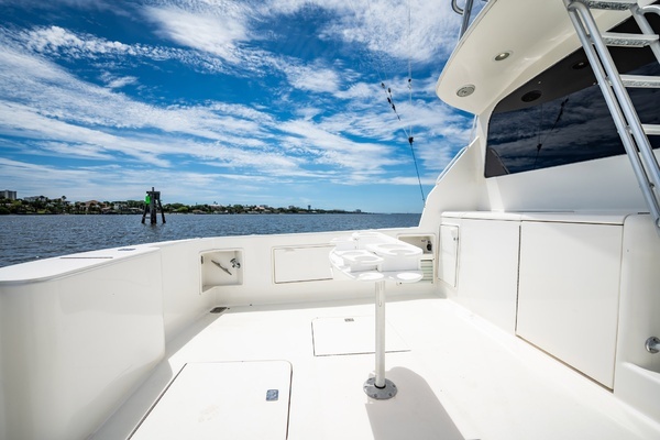 2000 Ocean Yachts 43