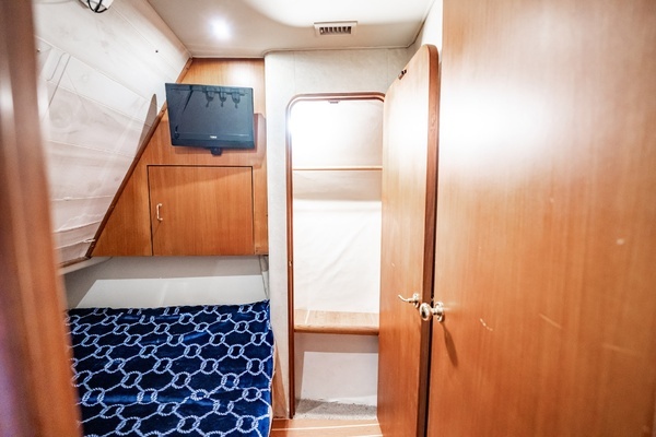 2000 Ocean Yachts 43
