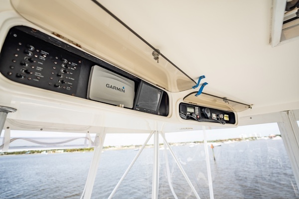 2000 Ocean Yachts 43