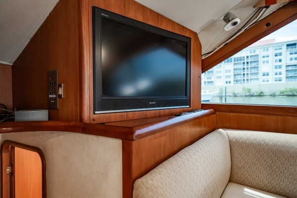 2000 Ocean Yachts 43
