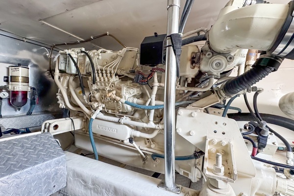 2000 Ocean Yachts 43