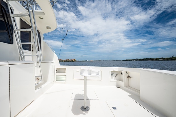 2000 Ocean Yachts 43