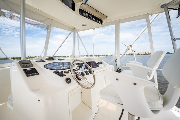 2000 Ocean Yachts 43