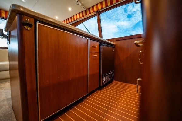2000 Ocean Yachts 43