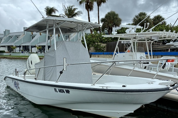 22-ft-Boston Whaler-2004-220 Dauntless- jupiter Florida United States  yacht for sale