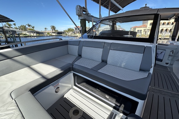 32ft Galeon Yacht For Sale