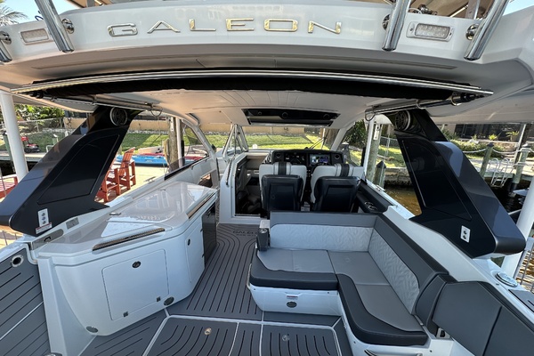 32ft Galeon Yacht For Sale