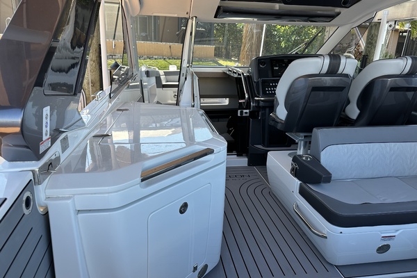 32ft Galeon Yacht For Sale