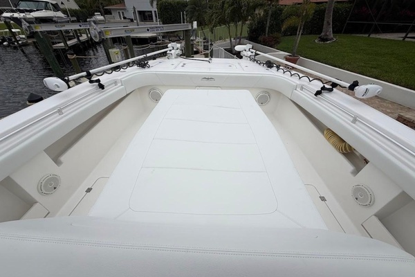 2019 Invincible 40