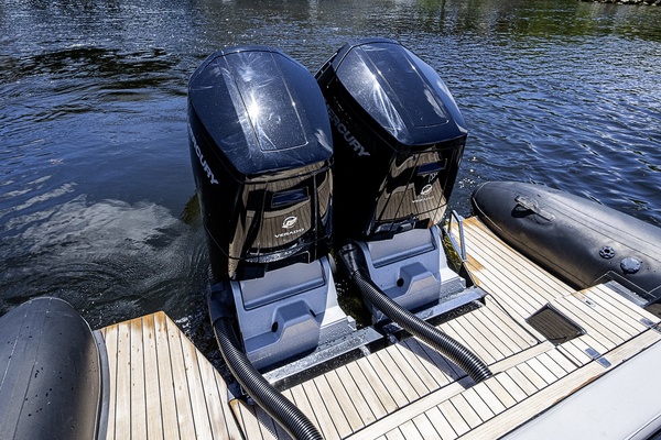 CHASING MOMENTS 40ft Technohull Yacht For Sale