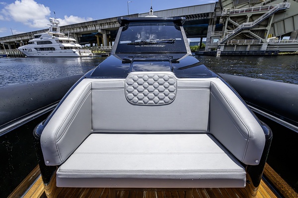 CHASING MOMENTS 40ft Technohull Yacht For Sale