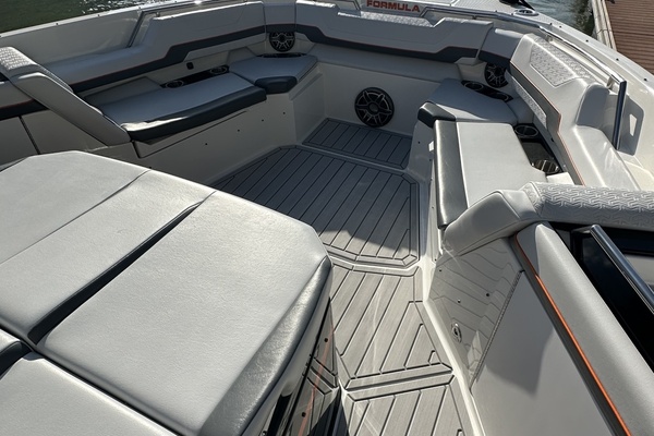 Lazy Girl 38ft Formula Yacht For Sale