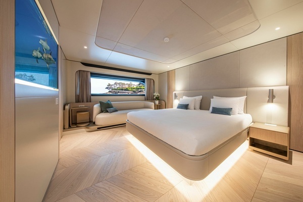2022 Van der Valk 110
