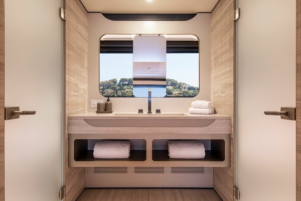 2022 Van der Valk 110