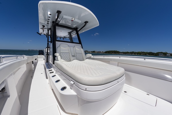 33ft Invincible Yacht For Sale