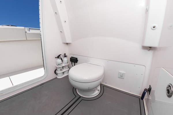 33ft Invincible Yacht For Sale