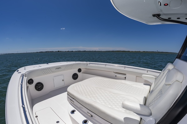 33ft Invincible Yacht For Sale