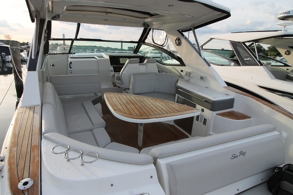 2023 Sea Ray 32