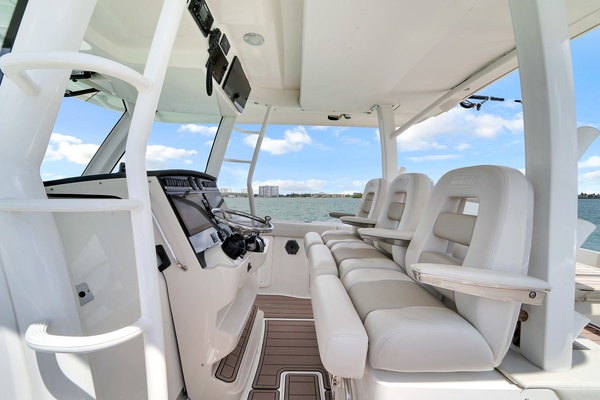 38ft Boston Whaler Yacht For Sale