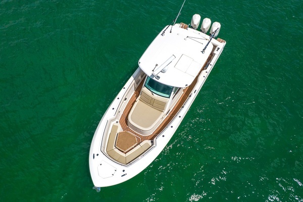 2020 Boston Whaler 38
