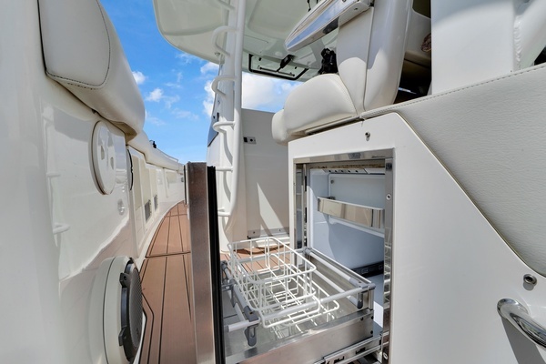 2020 Boston Whaler 38