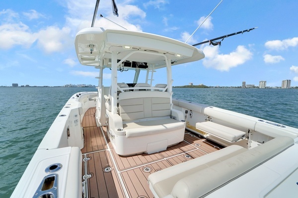 2020 Boston Whaler 38