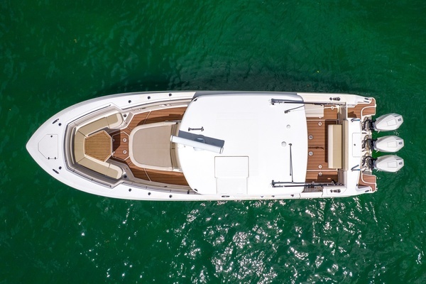 2020 Boston Whaler 38