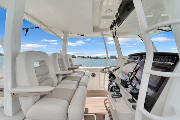 38ft Boston Whaler Yacht For Sale