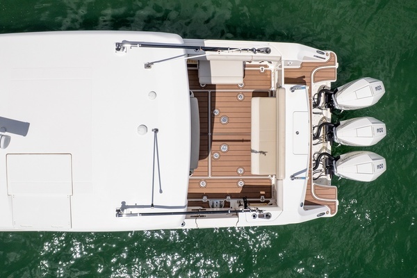 2020 Boston Whaler 38