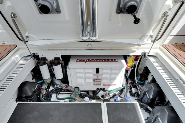 38ft Boston Whaler Yacht For Sale
