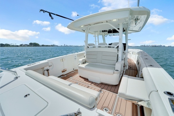 2020 Boston Whaler 38