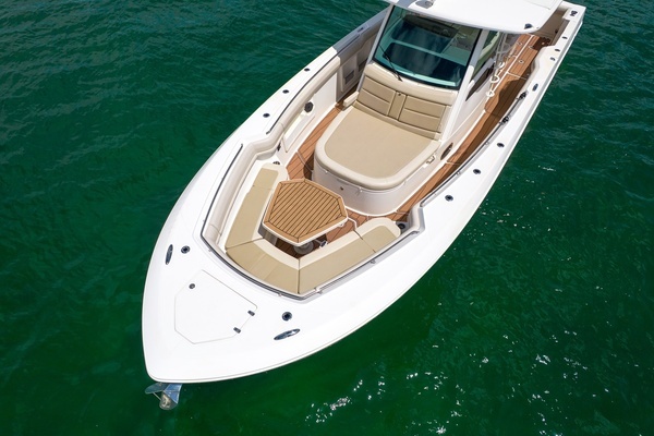 2020 Boston Whaler 38
