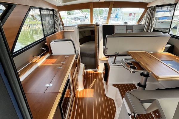 2023 Cutwater 32
