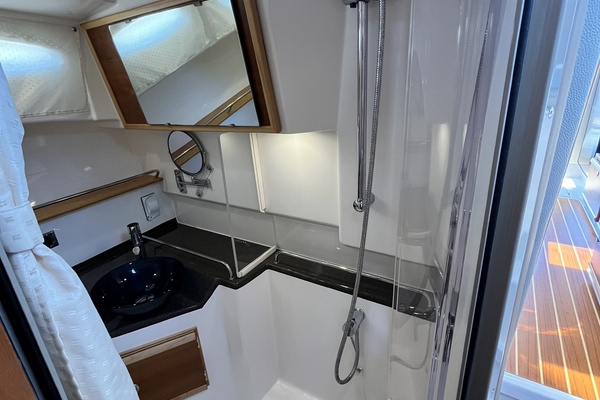 32ft Cutwater Yacht For Sale