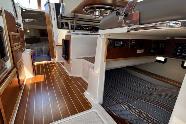 32ft Cutwater Yacht For Sale