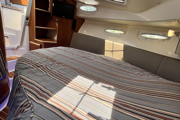 32ft Cutwater Yacht For Sale