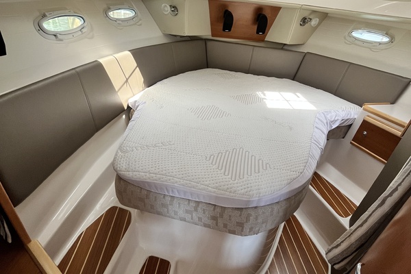 32ft Cutwater Yacht For Sale