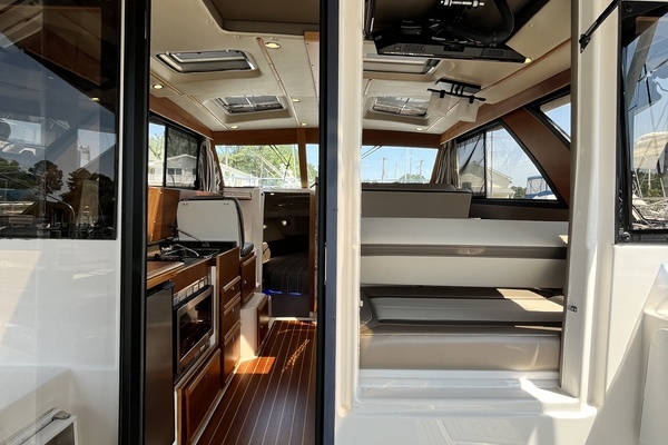 2023 Cutwater 32