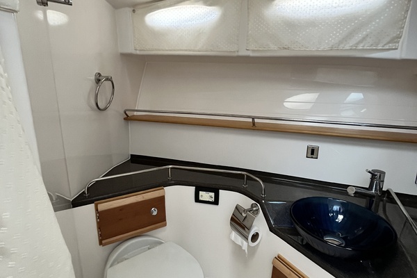 32ft Cutwater Yacht For Sale