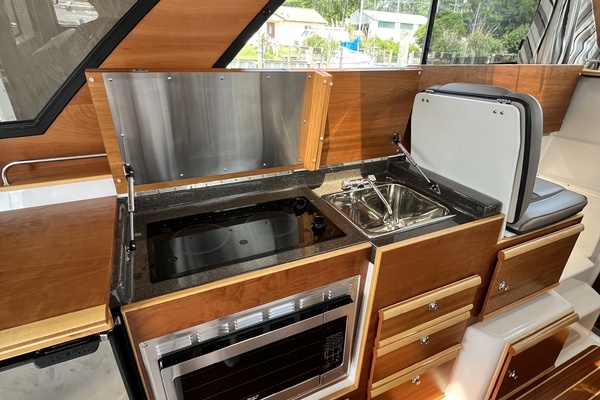 2023 Cutwater 32
