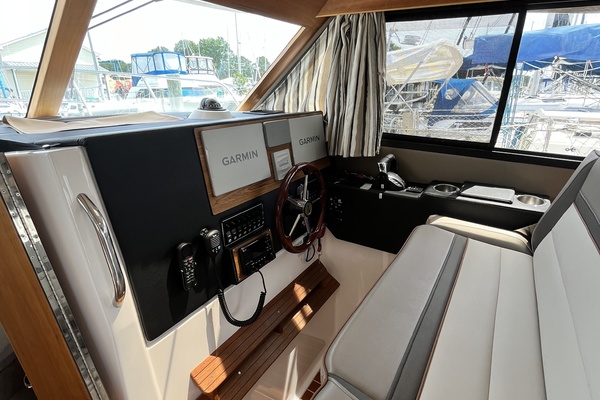 32ft Cutwater Yacht For Sale