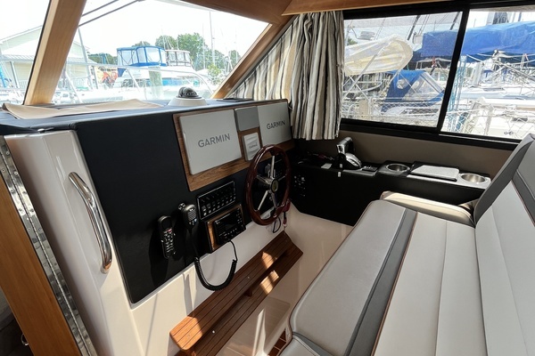 Cutwater 32 Coupe Yacht For Sale