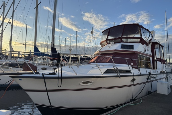 Photo of the 1987 President 37 Sundeck "Adagio"