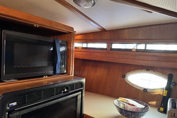 Adagio 37ft President Yacht For Sale
