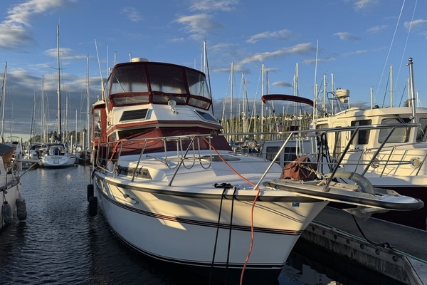 Photo of the 1987 President 37 Sundeck "Adagio"